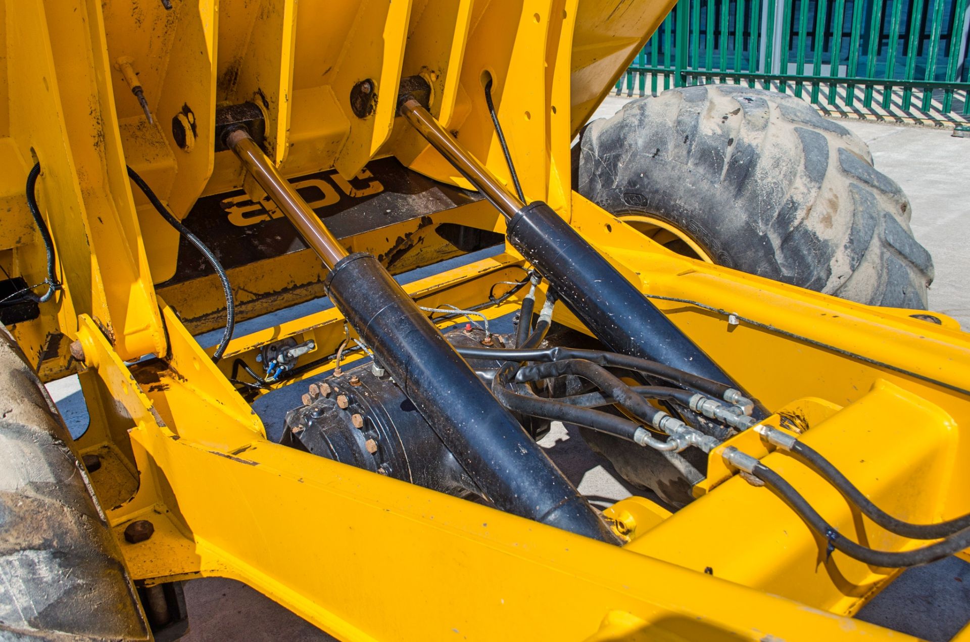 JCB 9T-2 Stage V 9 tonne straight skip dumper Year: 2021 S/N: 3030634 Recorded Hours: 1440 c/w - Image 12 of 24