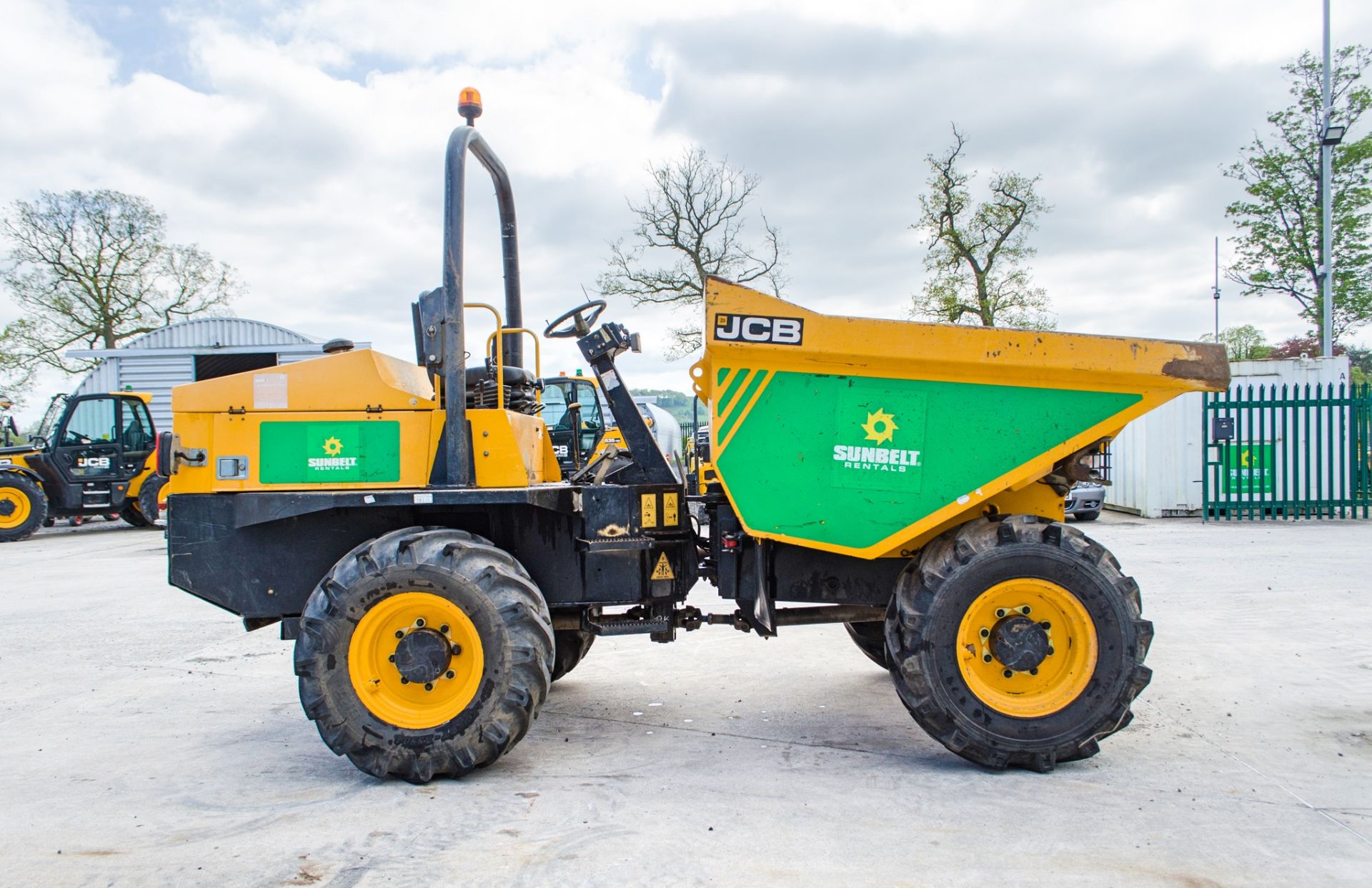 JCB 6 tonne straight skip dumper Year: 2016 S/N: EGGRK0163 Recorded Hours: 3234 A727178 - Image 7 of 25