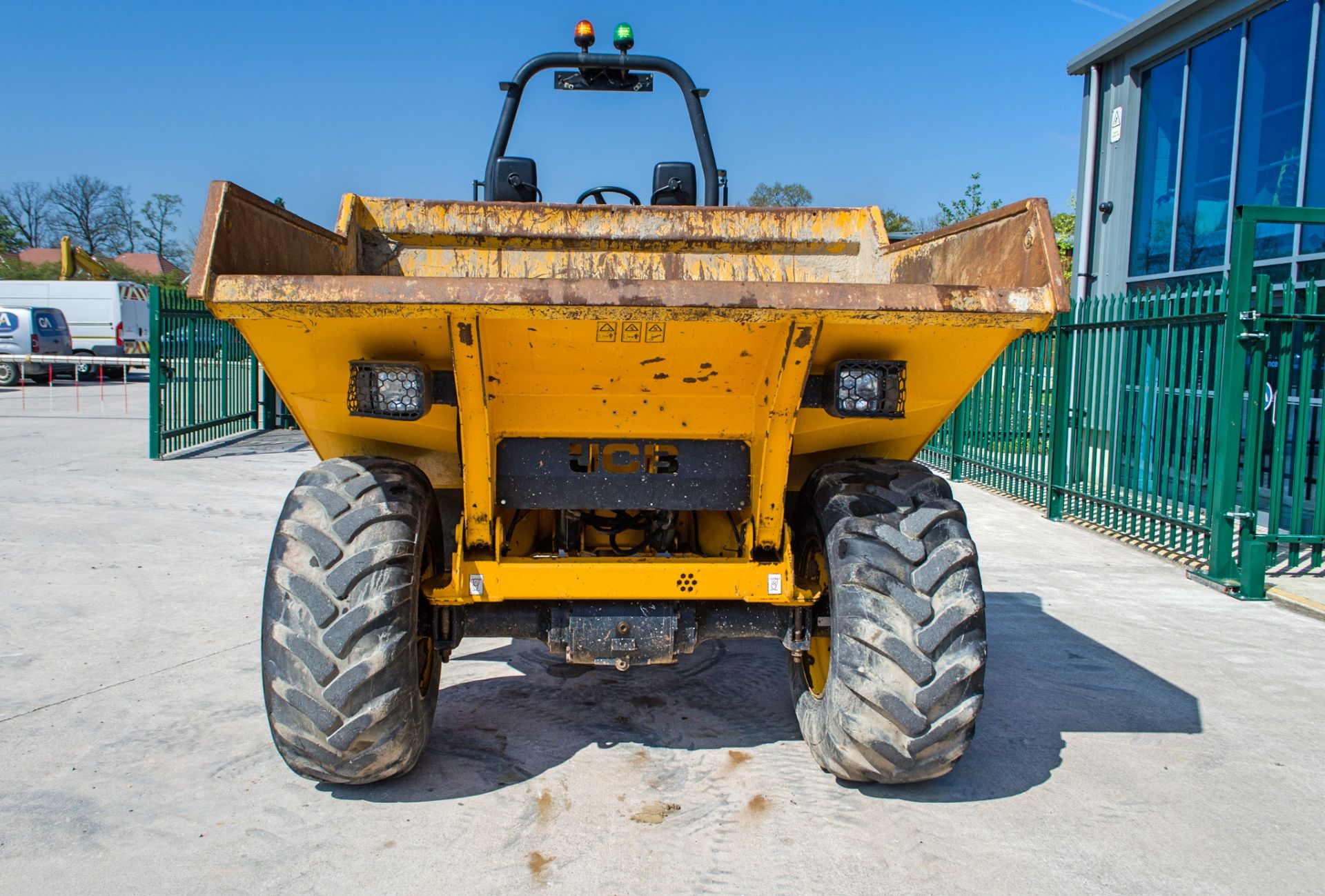 JCB 9T-2 Stage V 9 tonne straight skip dumper Year: 2021 S/N: 3030480 Recorded Hours: 1448 c/w - Image 5 of 24