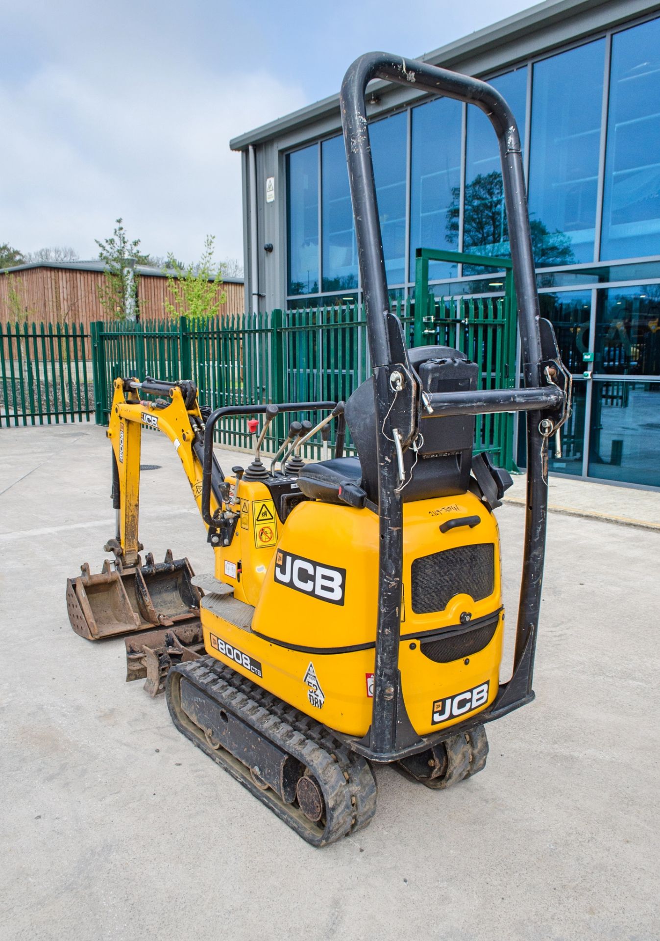 JCB 8008CT 0.8 tonne rubber tracked micro excavator Year: 2021 S/N: 3042006 Recorded Hours: 718 - Image 4 of 25