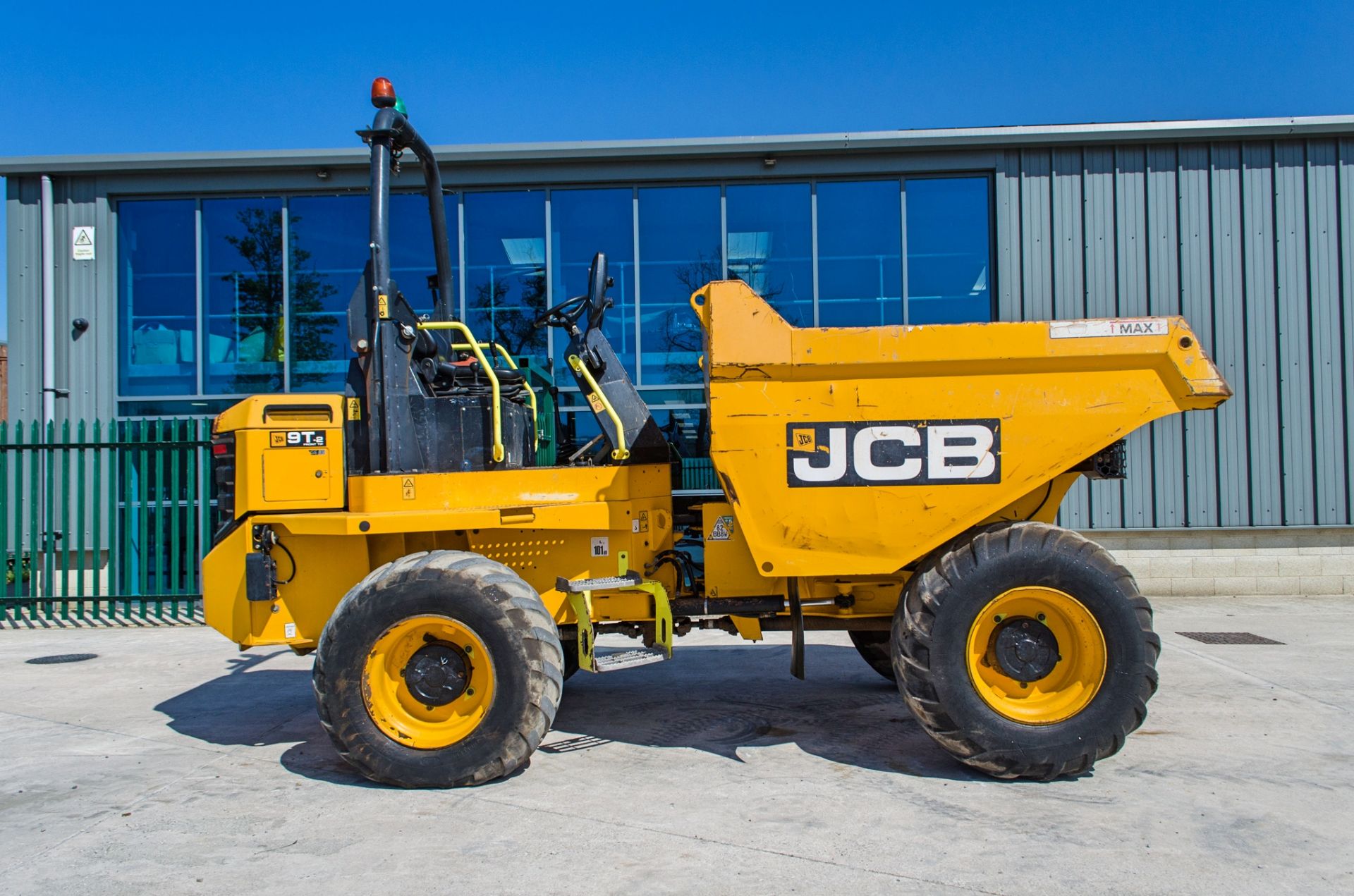 JCB 9T-2 Stage V 9 tonne straight skip dumper Year: 2021 S/N: 3030634 Recorded Hours: 1440 c/w - Image 8 of 24