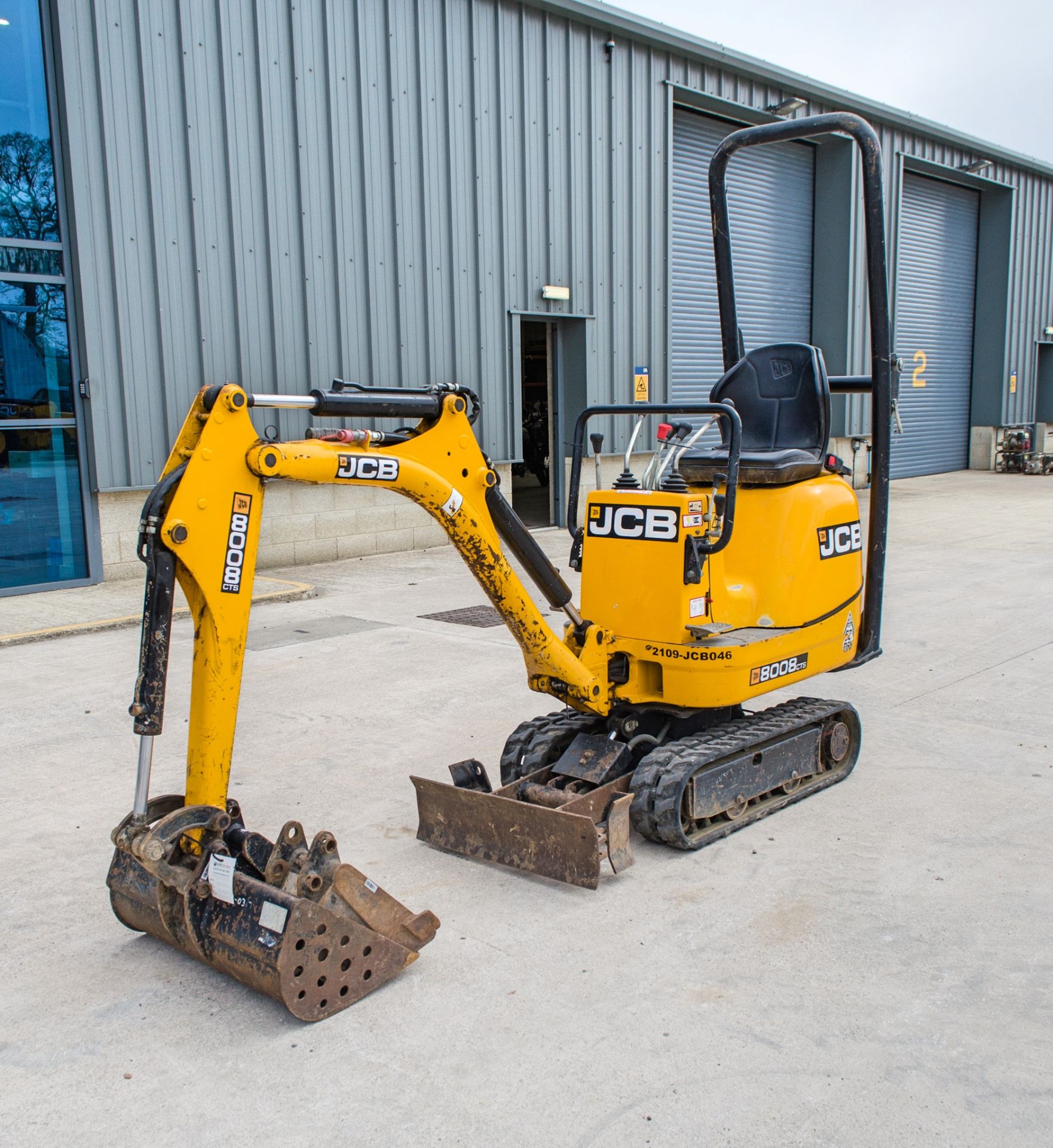 JCB 8008CT 0.8 tonne rubber tracked micro excavator Year: 2021 S/N: 3042006 Recorded Hours: 718