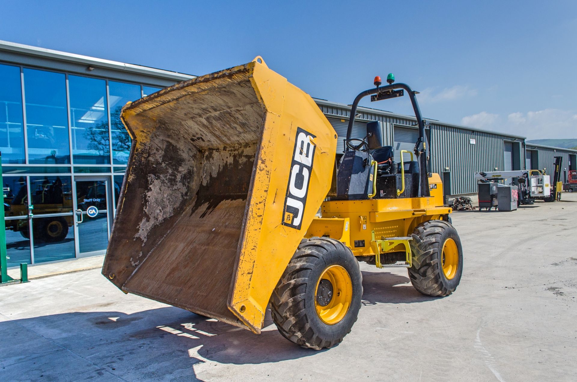 JCB 9T-2 Stage V 9 tonne straight skip dumper Year: 2021 S/N: 3030634 Recorded Hours: 1440 c/w - Image 9 of 24