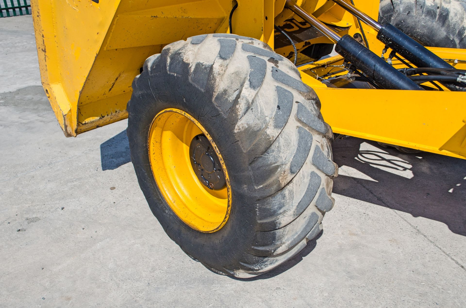 JCB 9T-2 Stage V 9 tonne straight skip dumper Year: 2021 S/N: 3030634 Recorded Hours: 1440 c/w - Image 15 of 24