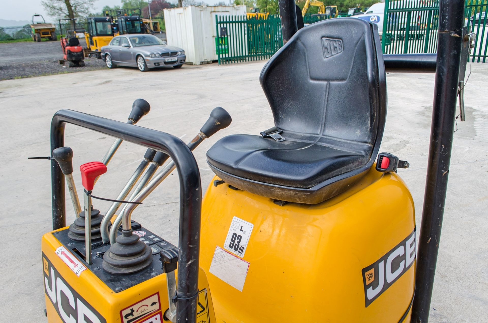 JCB 8008CT 0.8 tonne rubber tracked micro excavator Year: 2021 S/N: 3042006 Recorded Hours: 718 - Image 21 of 25