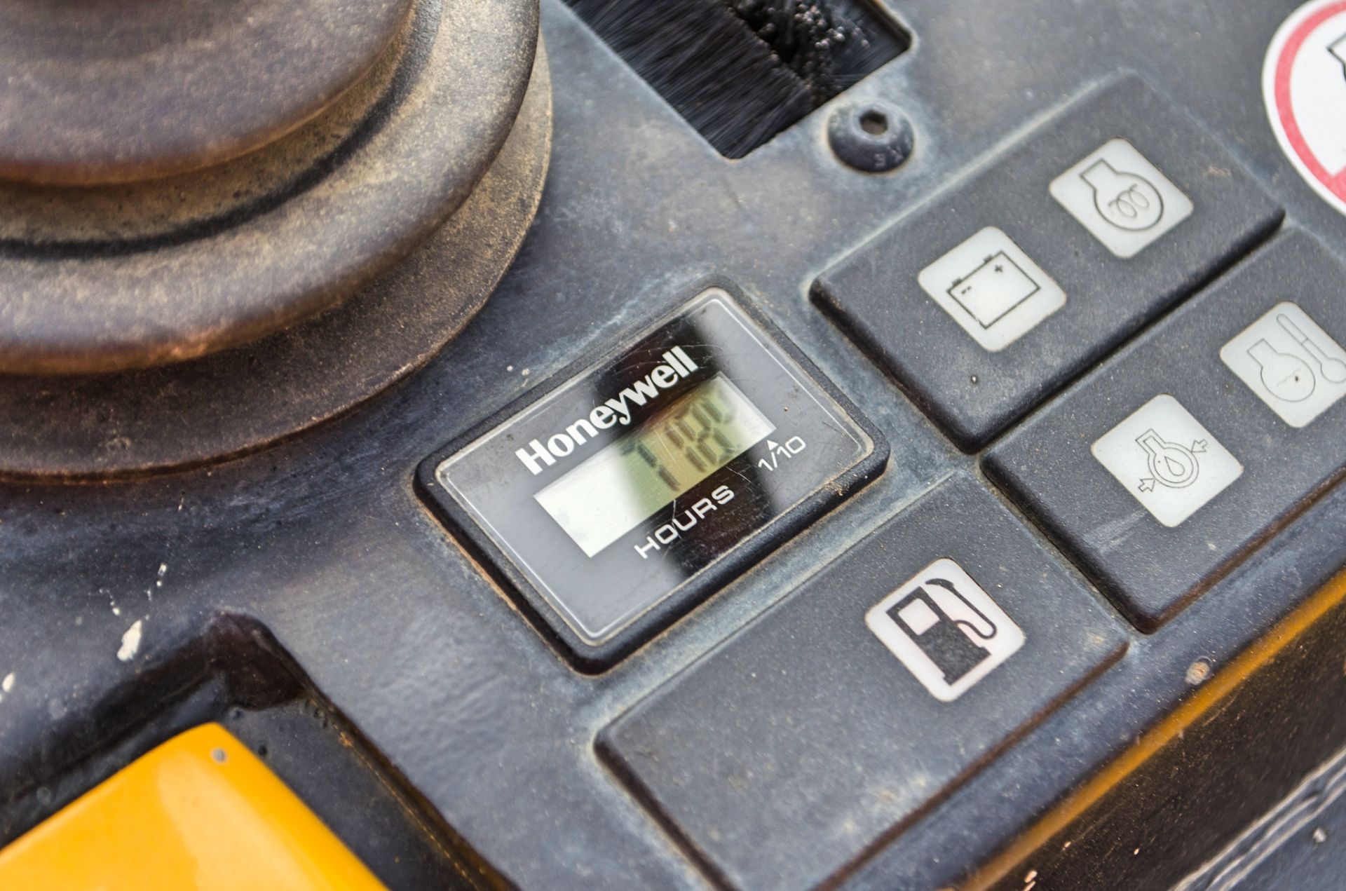 JCB 8008CT 0.8 tonne rubber tracked micro excavator Year: 2021 S/N: 3042006 Recorded Hours: 718 - Image 23 of 25