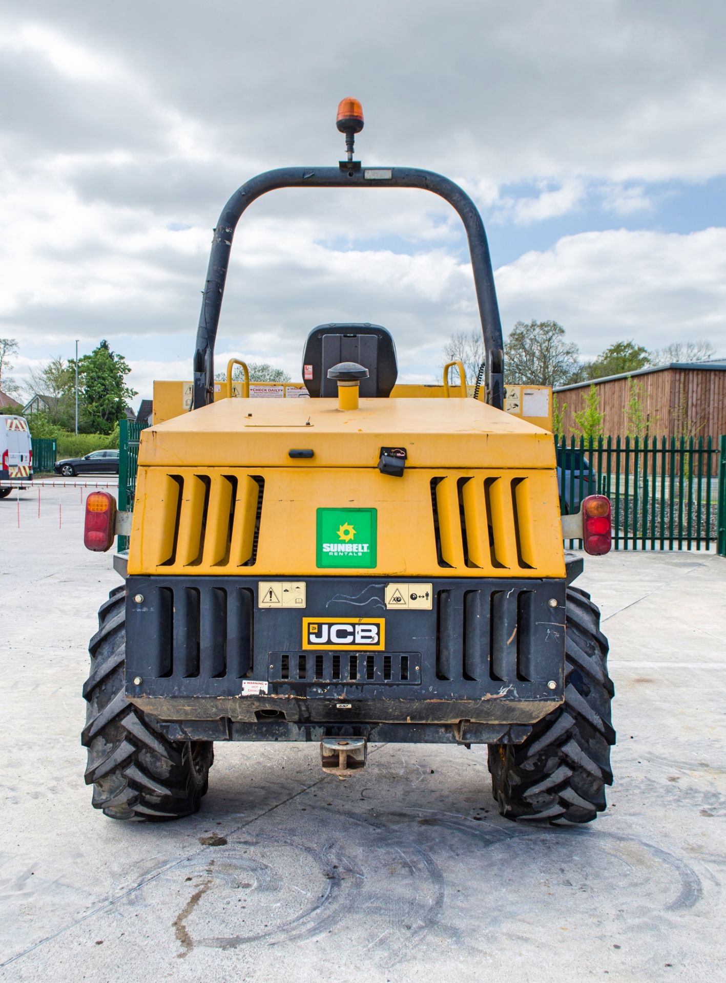 JCB 6 tonne straight skip dumper Year: 2016 S/N: EGGRK0163 Recorded Hours: 3234 A727178 - Image 6 of 25