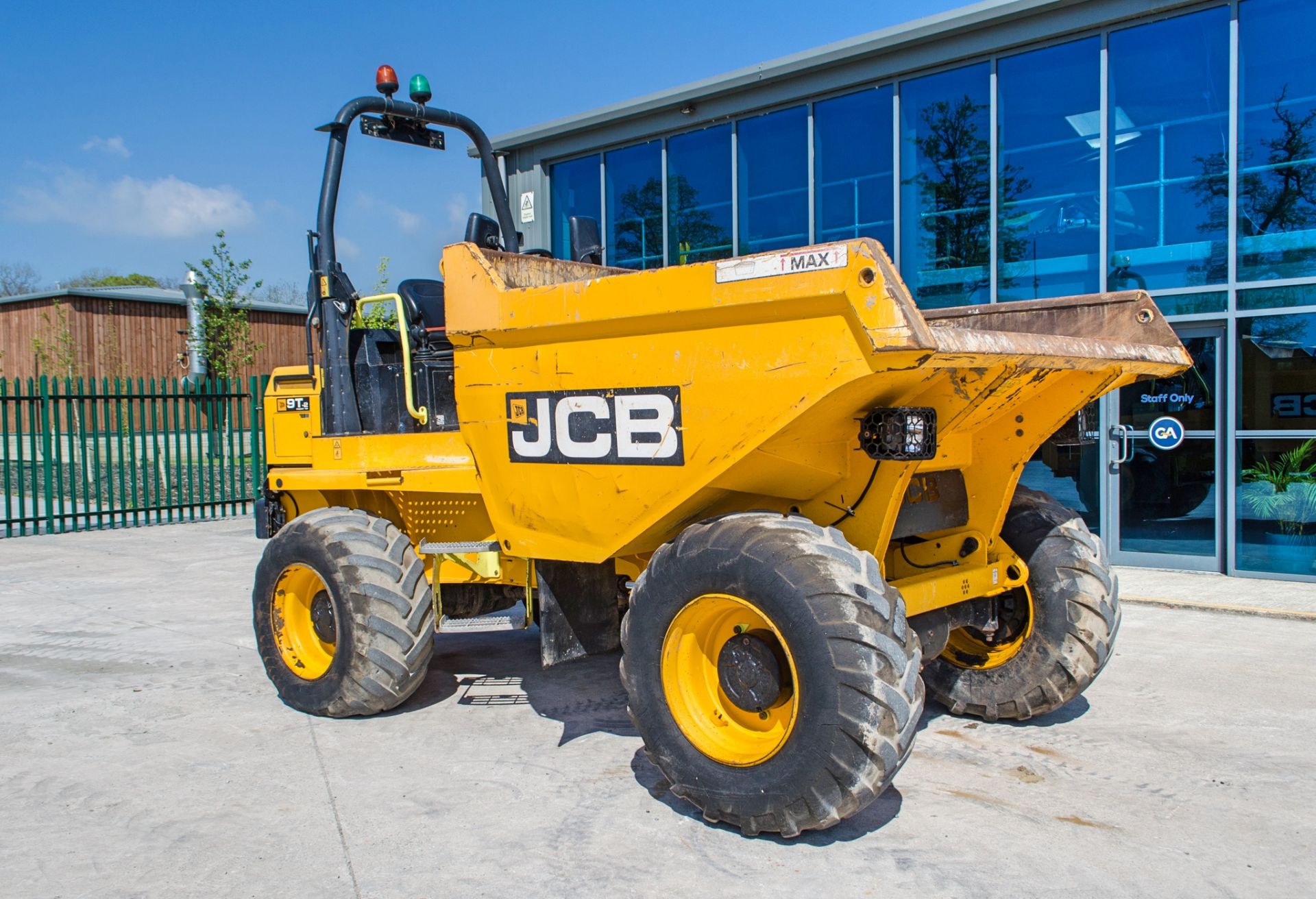 JCB 9T-2 Stage V 9 tonne straight skip dumper Year: 2021 S/N: 3030634 Recorded Hours: 1440 c/w - Image 2 of 24