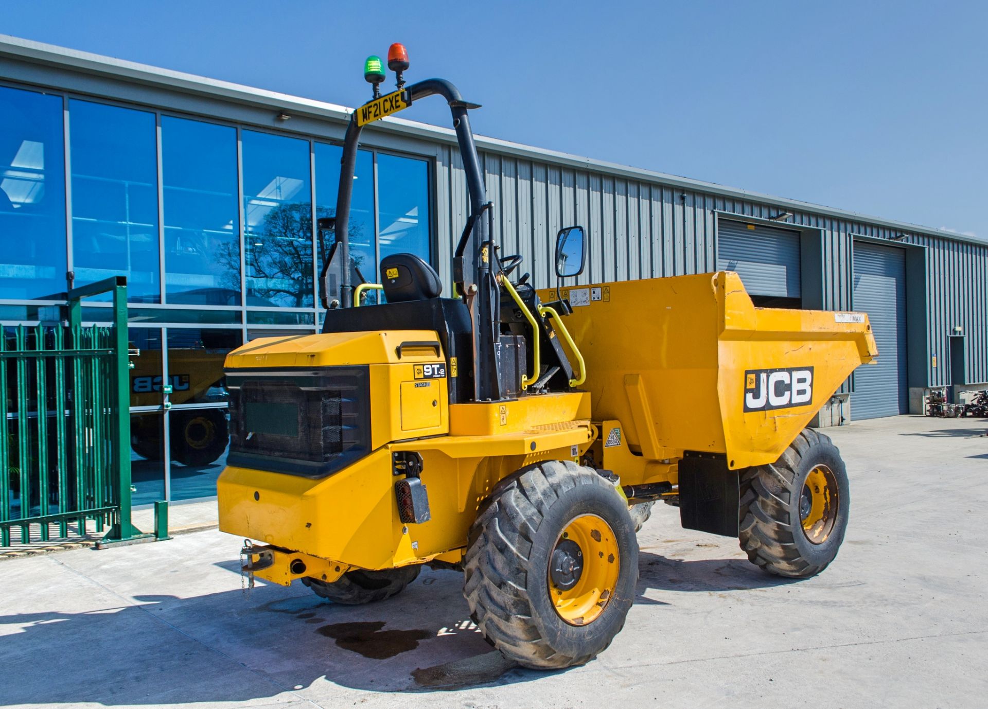 JCB 9T-2 Stage V 9 tonne straight skip dumper Year: 2021 S/N: 3030480 Recorded Hours: 1448 c/w - Image 4 of 24