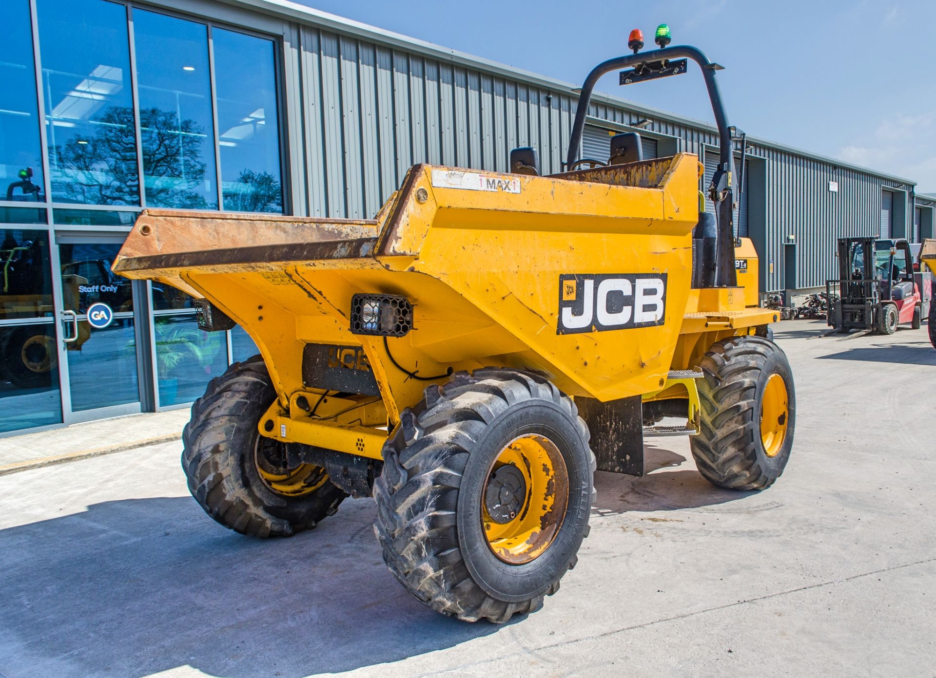 JCB 9T-2 Stage V 9 tonne straight skip dumper Year: 2021 S/N: 3030480 Recorded Hours: 1448 c/w
