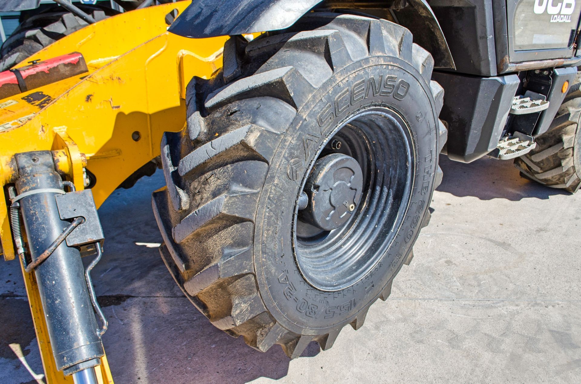 JCB 535-125 T4 IV Hi-Viz 12.5 metre telescopic handler Year: 2017 S/N: 2568790 Recorded Hours: - Image 13 of 22