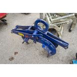 Pipe lifting clamp