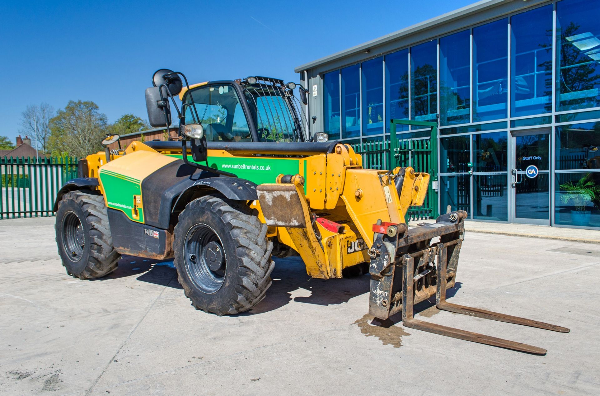 JCB 535-125 T4 IV Hi-Viz 12.5 metre telescopic handler Year: 2017 S/N: 2568790 Recorded Hours: - Image 2 of 22