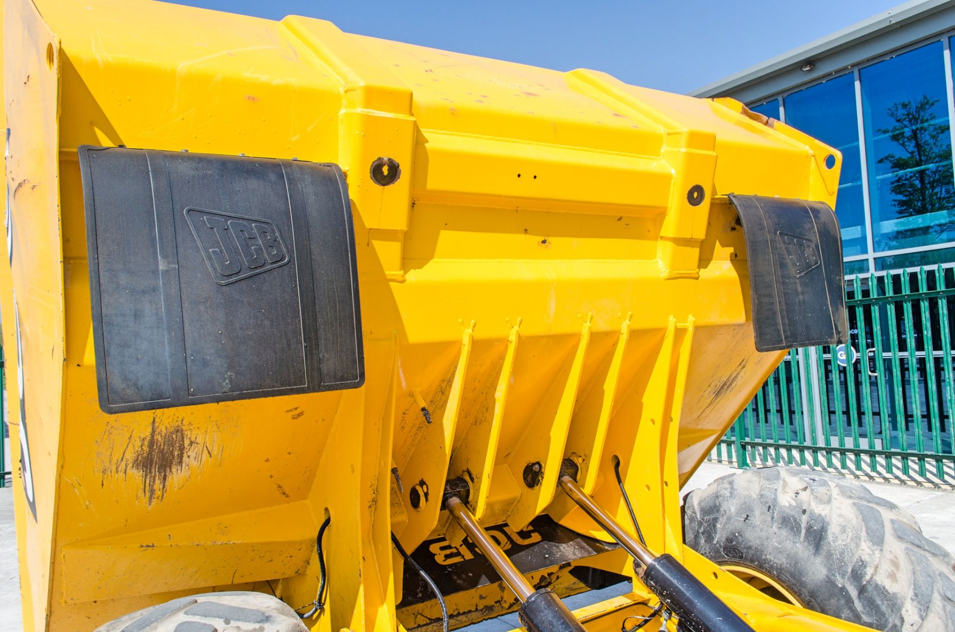 JCB 9T-2 Stage V 9 tonne straight skip dumper Year: 2021 S/N: 3030634 Recorded Hours: 1440 c/w - Image 11 of 24