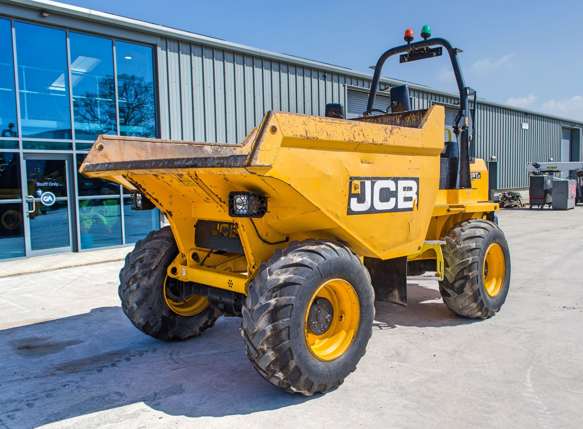 JCB 9T-2 Stage V 9 tonne straight skip dumper Year: 2021 S/N: 3030634 Recorded Hours: 1440 c/w