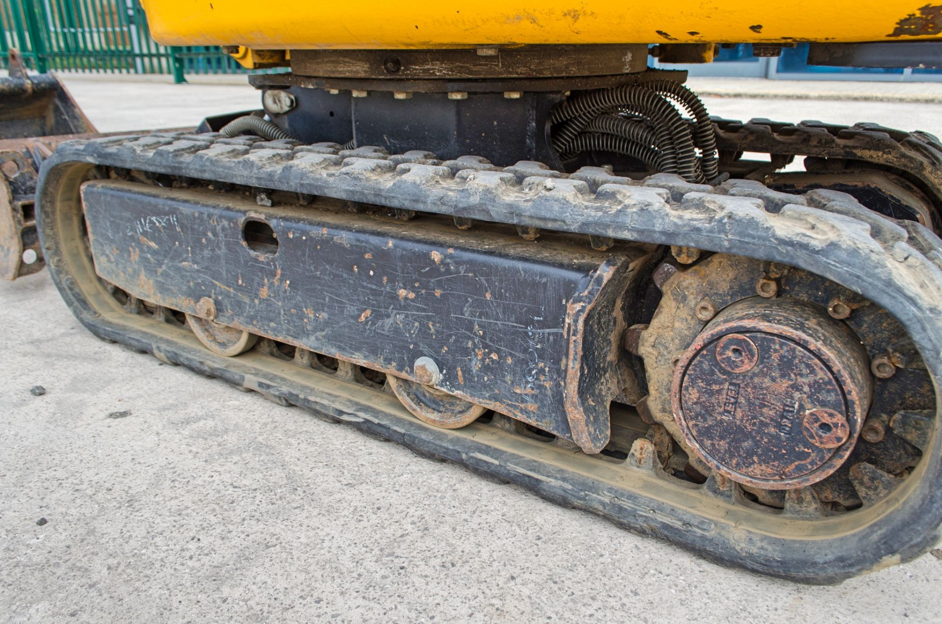 JCB 8008CT 0.8 tonne rubber tracked micro excavator Year: 2021 S/N: 3042006 Recorded Hours: 718 - Image 10 of 25
