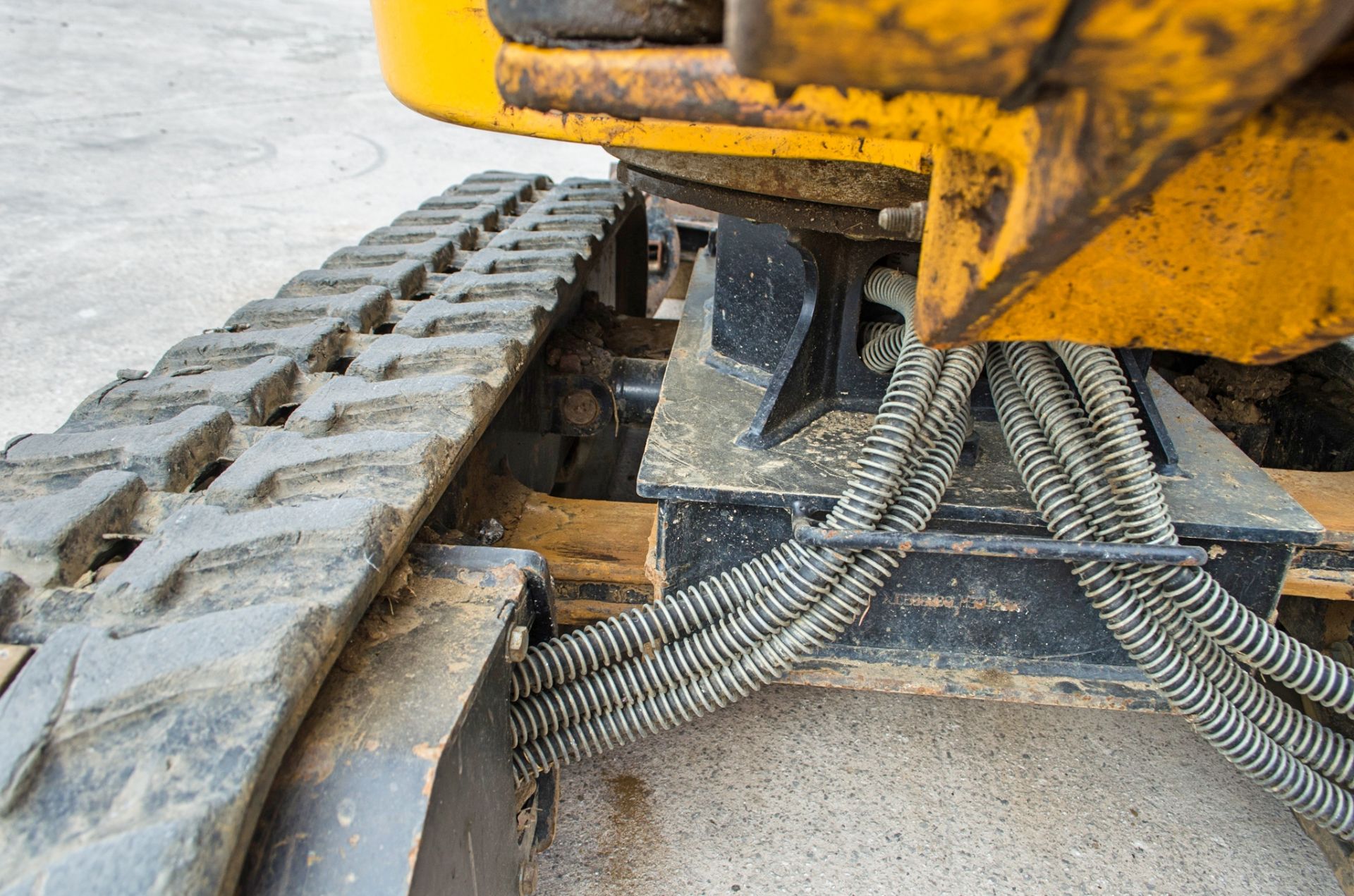 JCB 8008CT 0.8 tonne rubber tracked micro excavator Year: 2021 S/N: 3042006 Recorded Hours: 718 - Image 20 of 25