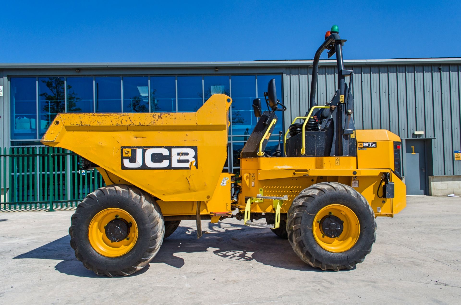 JCB 9T-2 Stage V 9 tonne straight skip dumper Year: 2021 S/N: 3030634 Recorded Hours: 1440 c/w - Image 7 of 24