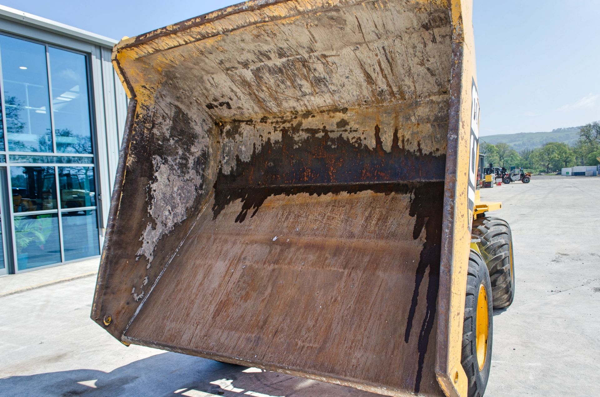 JCB 9T-2 Stage V 9 tonne straight skip dumper Year: 2021 S/N: 3030634 Recorded Hours: 1440 c/w - Image 10 of 24
