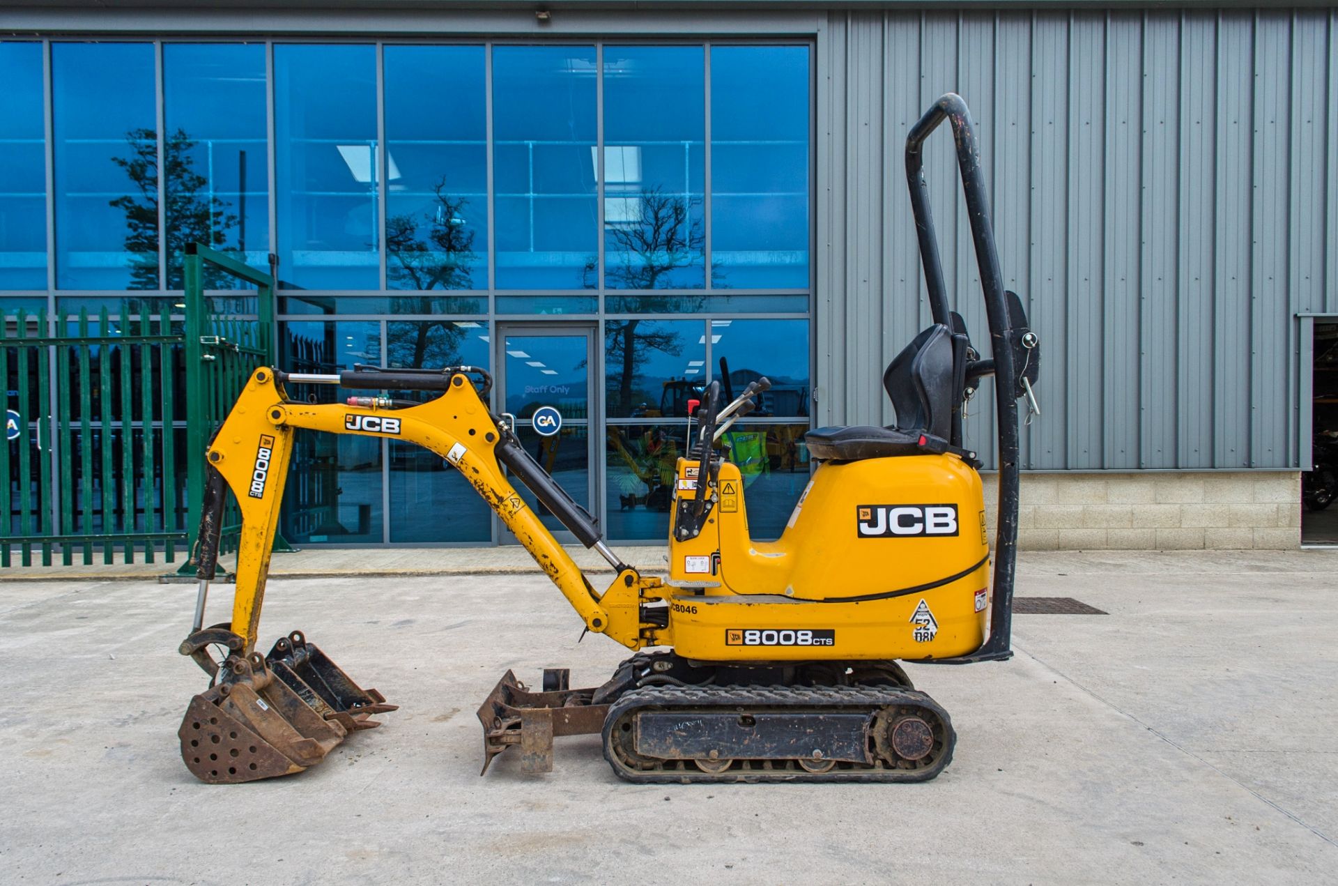 JCB 8008CT 0.8 tonne rubber tracked micro excavator Year: 2021 S/N: 3042006 Recorded Hours: 718 - Image 8 of 25