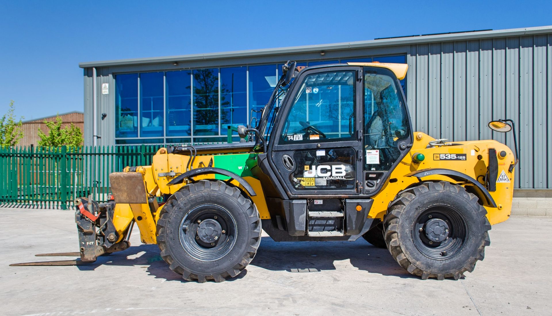 JCB 535-125 T4 IV Hi-Viz 12.5 metre telescopic handler Year: 2017 S/N: 2568790 Recorded Hours: - Image 7 of 22