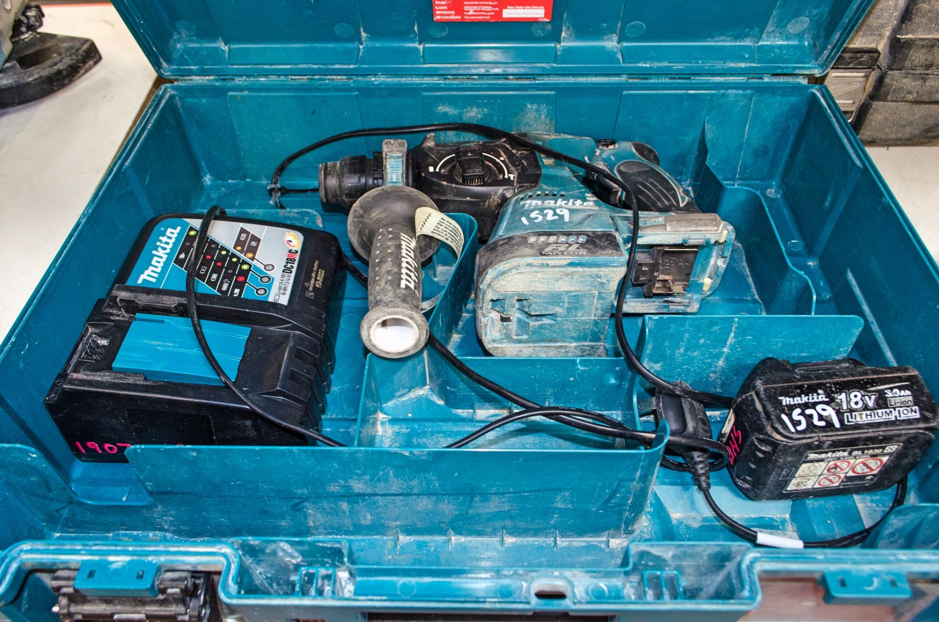 Makita DHR242 18v cordless SDS rotary hammer drill c/w battery, charger and carry case 19071551