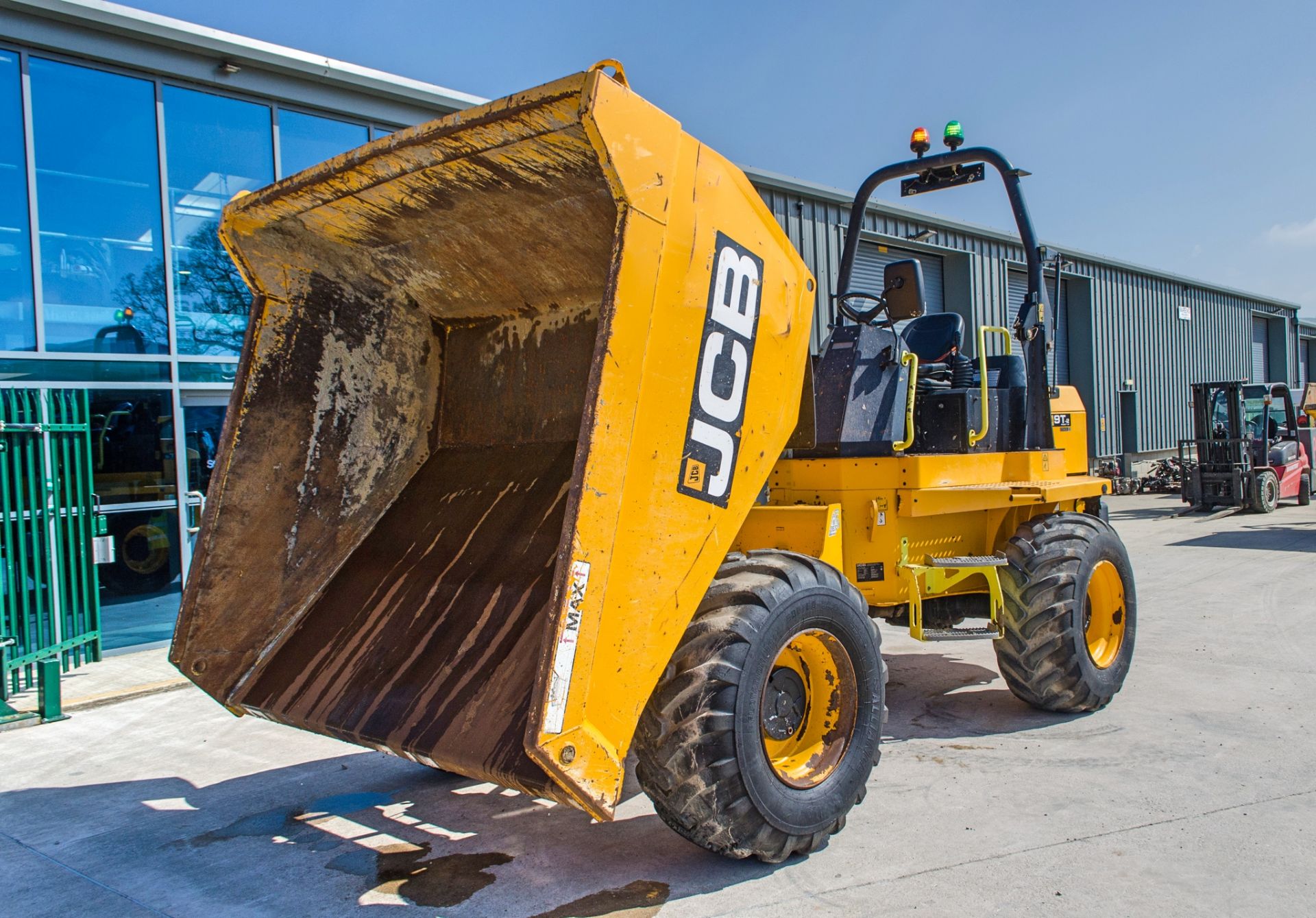JCB 9T-2 Stage V 9 tonne straight skip dumper Year: 2021 S/N: 3030480 Recorded Hours: 1448 c/w - Image 9 of 24