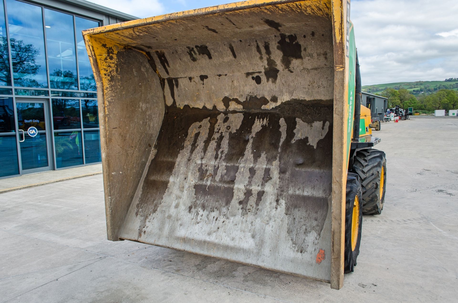 JCB 6 tonne straight skip dumper Year: 2016 S/N: EGGRK0163 Recorded Hours: 3234 A727178 - Image 10 of 25