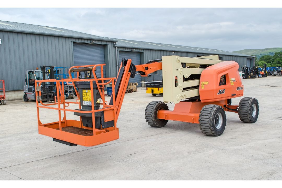 JLG 450 AJ diesel driven/battery electric 4x4 articulated boom lift access platform Year: 2018 S/ - Image 1 of 18