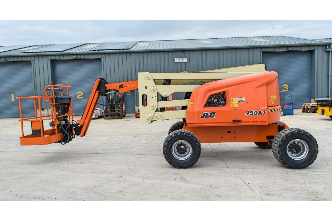 JLG 450 AJ diesel driven/battery electric 4x4 articulated boom lift access platform Year: 2018 S/ - Image 7 of 18