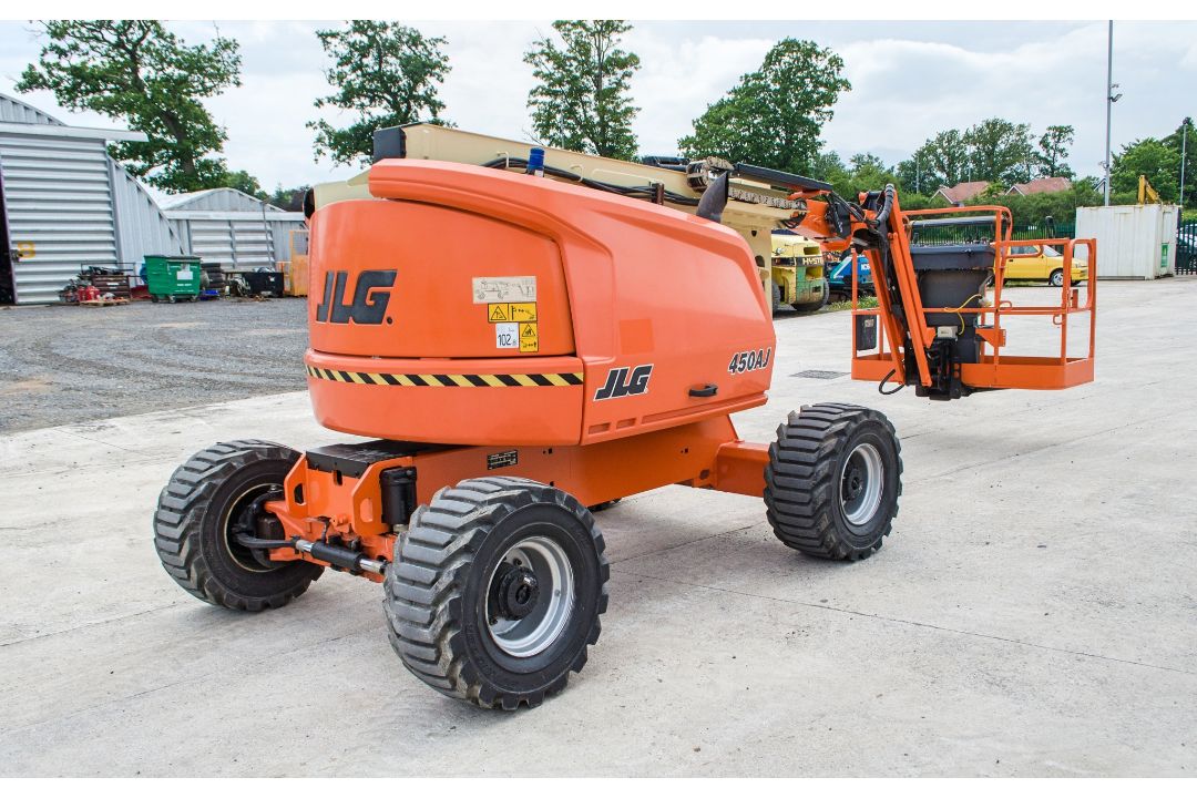 JLG 450 AJ diesel driven/battery electric 4x4 articulated boom lift access platform Year: 2018 S/ - Image 3 of 18