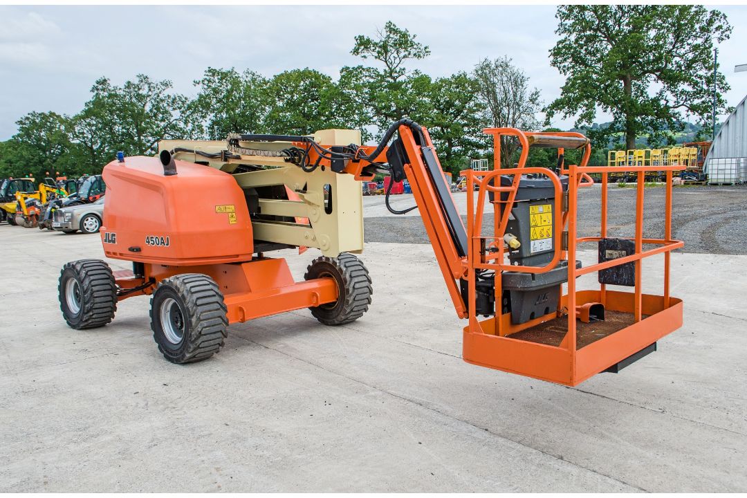 JLG 450 AJ diesel driven/battery electric 4x4 articulated boom lift access platform Year: 2018 S/ - Image 2 of 18