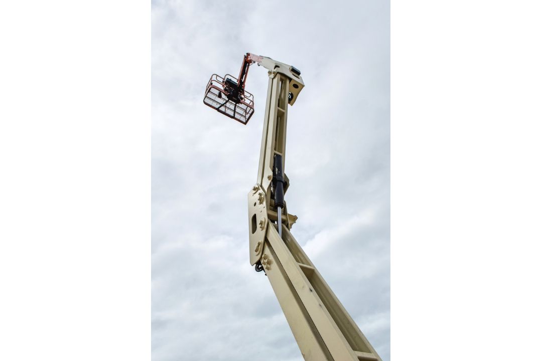 JLG 450 AJ diesel driven/battery electric 4x4 articulated boom lift access platform Year: 2018 S/ - Image 10 of 18