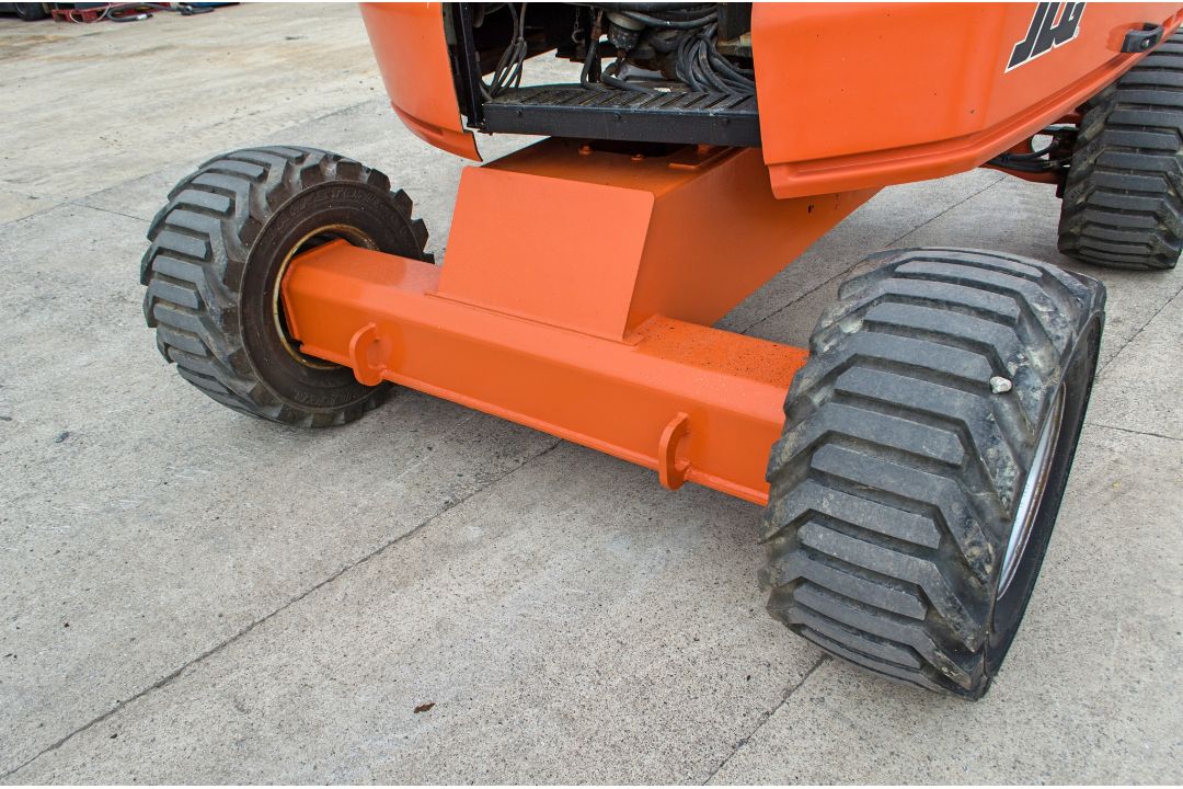 JLG 450 AJ diesel driven/battery electric 4x4 articulated boom lift access platform Year: 2018 S/ - Image 12 of 18