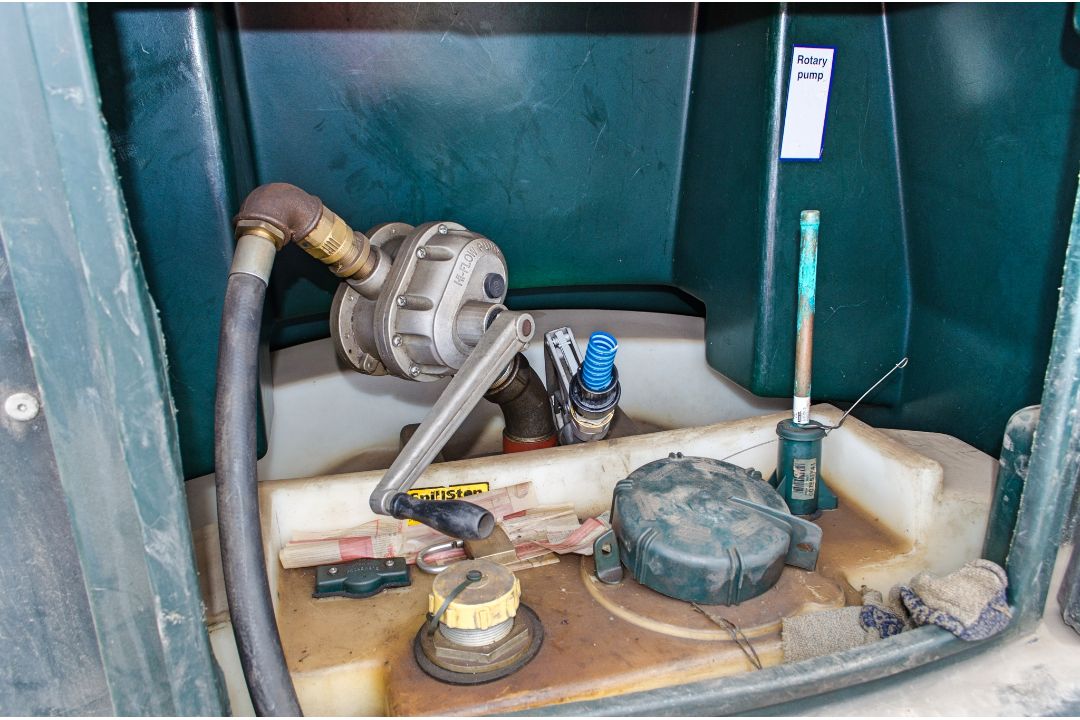 Titan 1300 litre plastic bunded fuel bowser c/w manual fuel pump, delivery hose and nozzle - Image 3 of 3