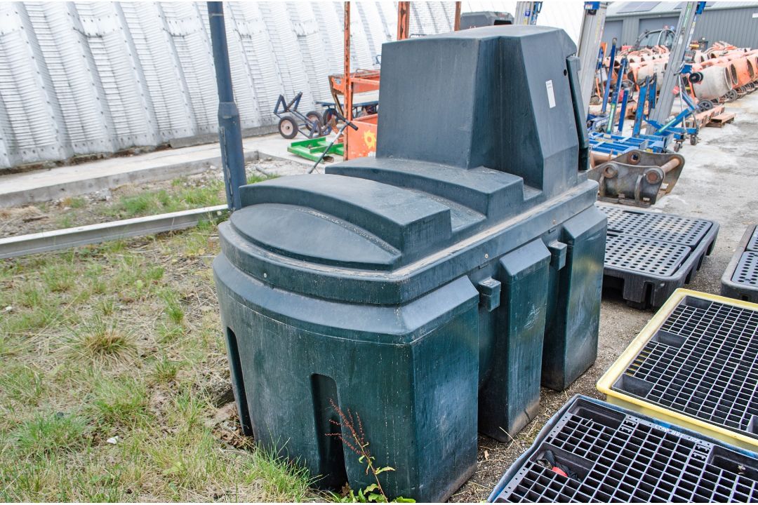 Titan 1300 litre plastic bunded fuel bowser c/w manual fuel pump, delivery hose and nozzle - Image 2 of 3