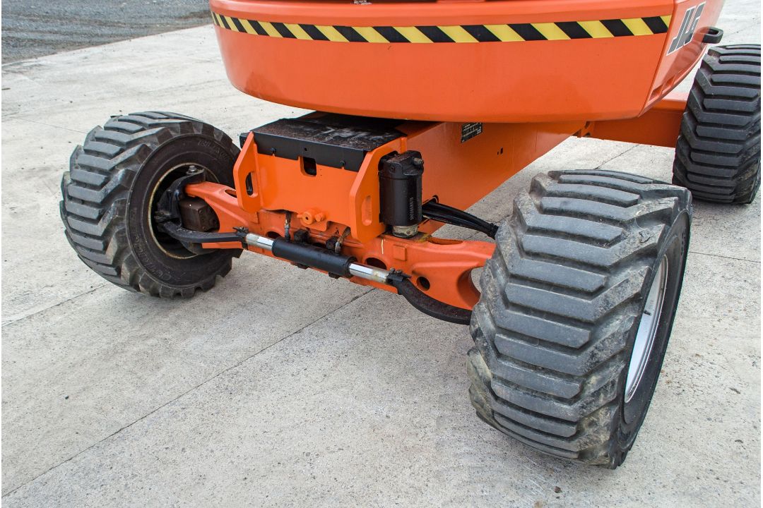 JLG 450 AJ diesel driven/battery electric 4x4 articulated boom lift access platform Year: 2018 S/ - Image 13 of 18