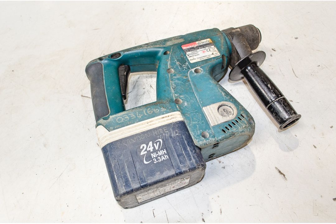 Makita BHR200 24v cordless SDS rotary hammer drill c/w charger 0334-1663 - Image 2 of 2