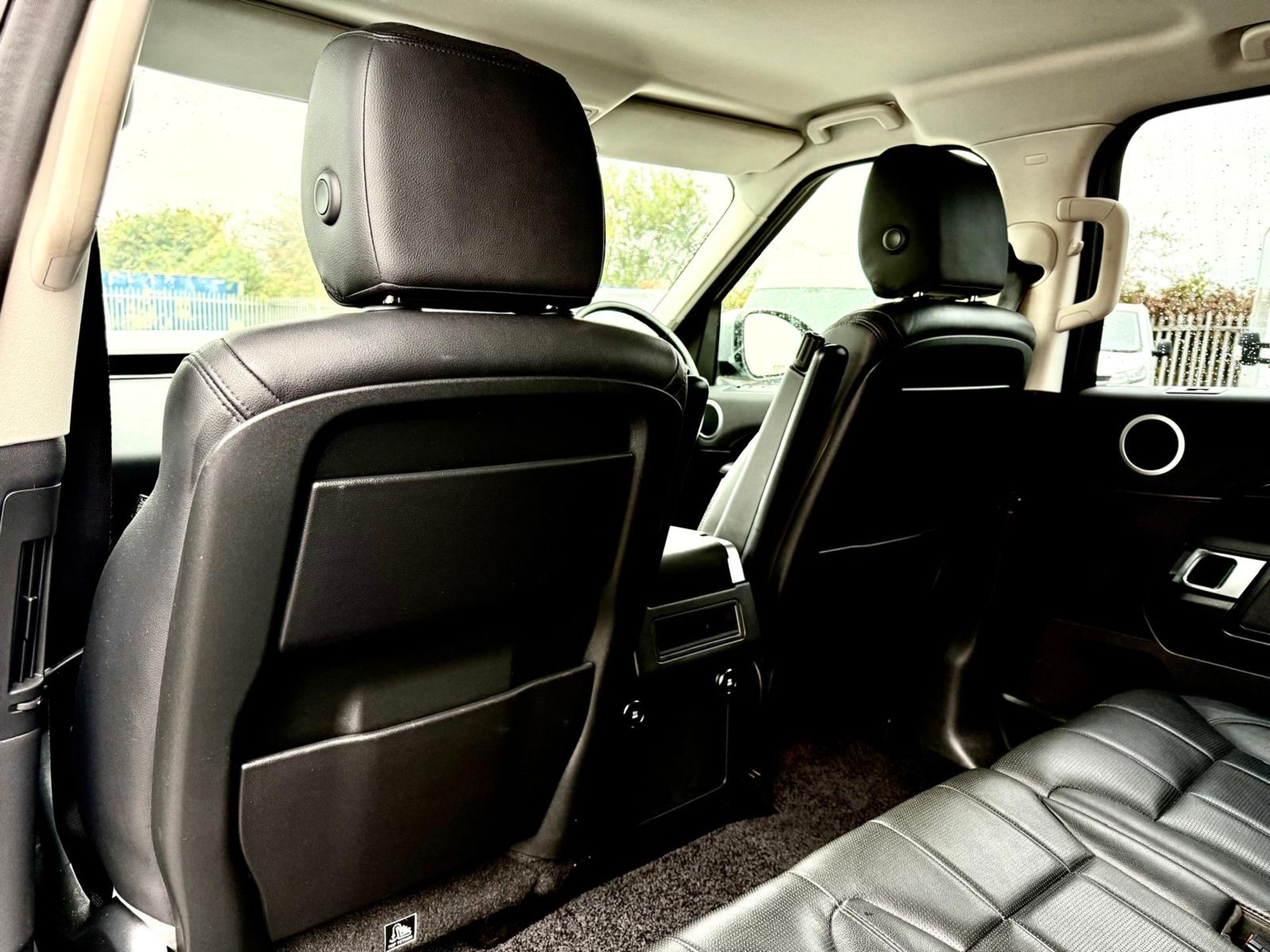 Land Rover Discovery 3.0 SDV6 306 HSE 4WD 2019 '68 Reg' Sat Nav - A/C - ULEZ Compliant - Image 14 of 22