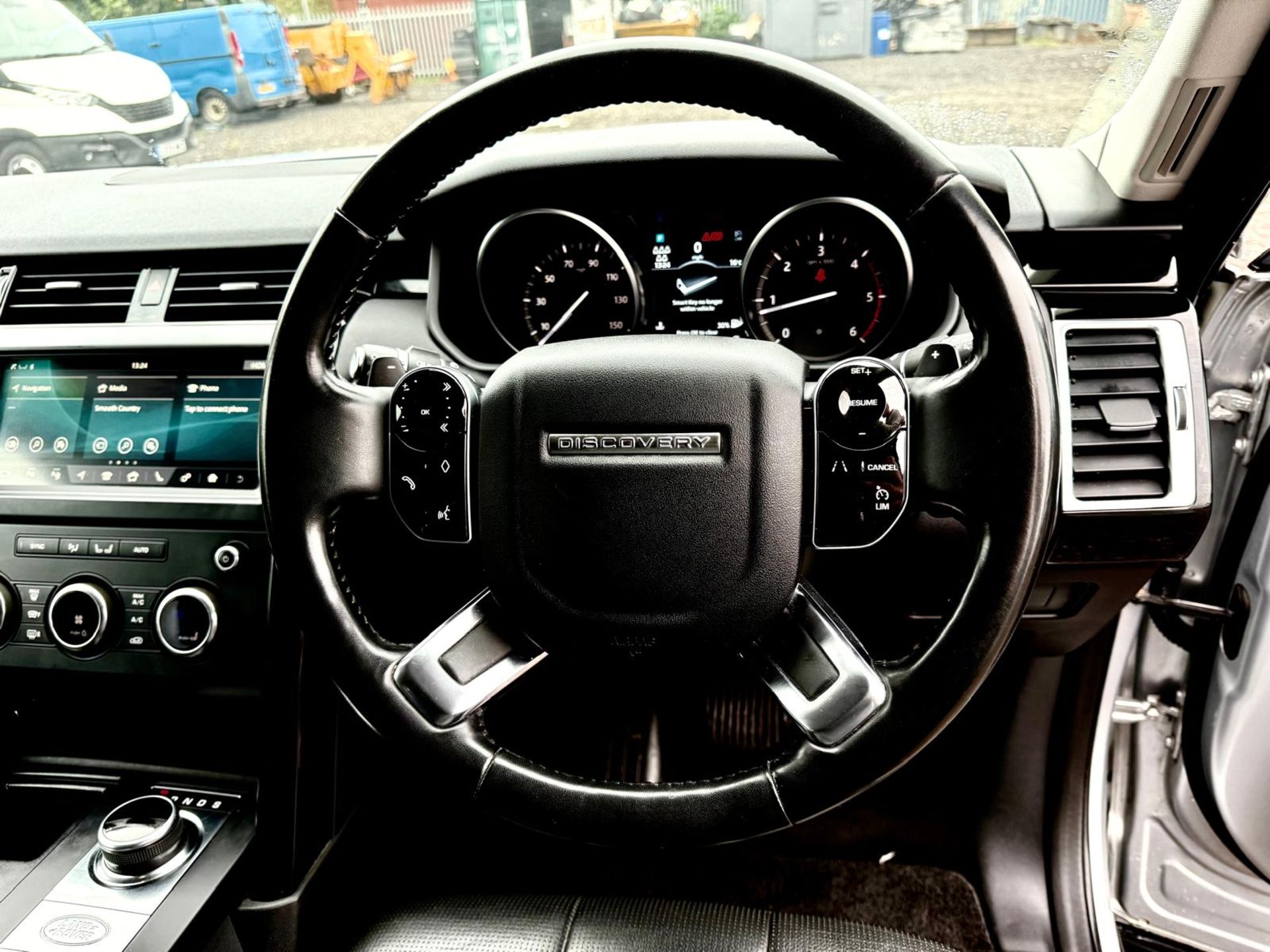 Land Rover Discovery 3.0 SDV6 306 HSE 4WD 2019 '68 Reg' Sat Nav - A/C - ULEZ Compliant - Image 13 of 22