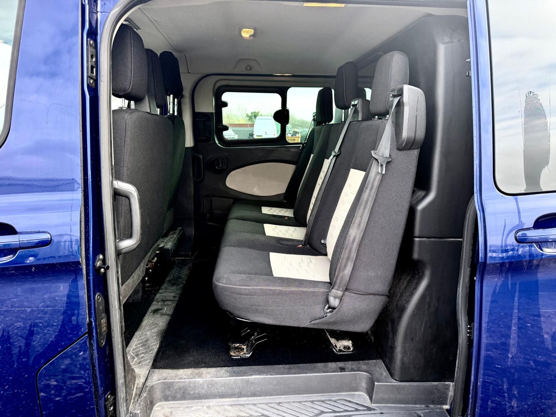 Ford transit Custom 2.0 TDCI 130 310 LWB Limited CrewVan 2016 '66 Reg' ULEZ Complaint - A - Image 4 of 17