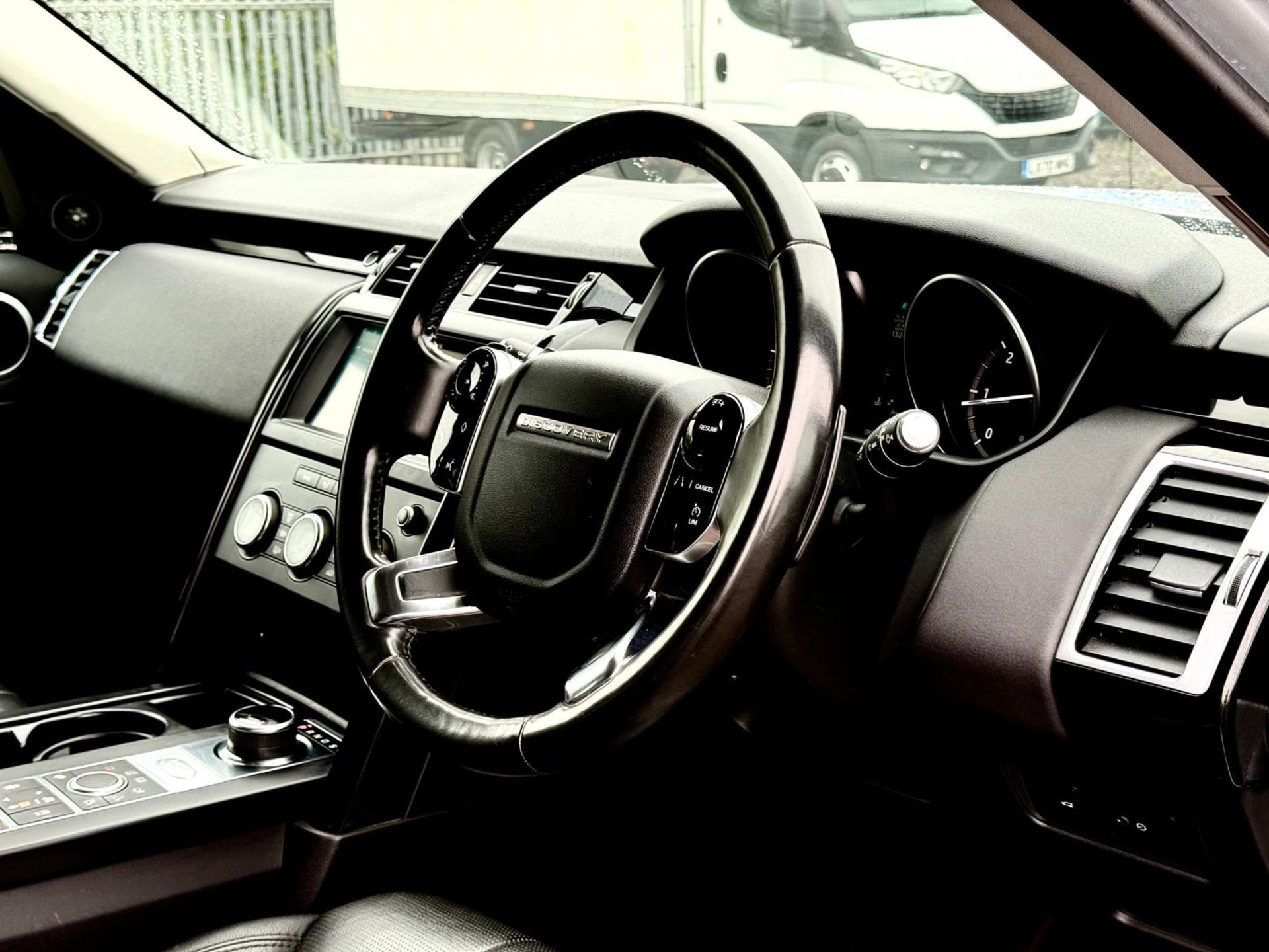 Land Rover Discovery 3.0 SDV6 306 HSE 4WD 2019 '68 Reg' Sat Nav - A/C - ULEZ Compliant - Image 12 of 22