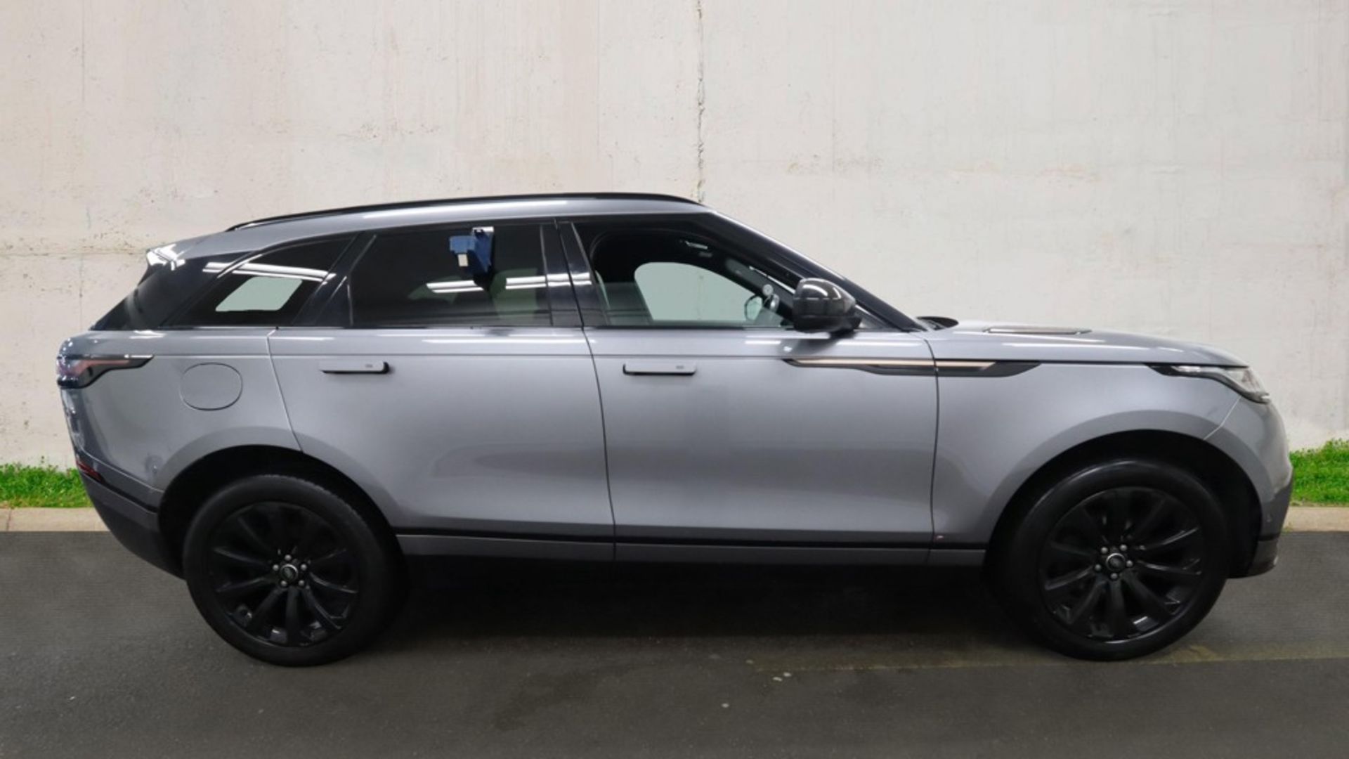 **ON SALE**Land Rover Range Rover Velar 2.0 180 D R Dynamic SE 2019 '69 Reg' Sat Nav - A/C - ULEZ Co - Image 4 of 11