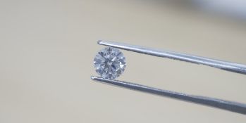 Round Brilliant Cut 0.71 Carat ( Natural Diamond ) E Colour VS2 Clarity GIA Certificate