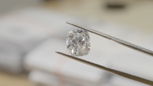 Cushion Brilliant Cut 4.01 Carat ( Natural Diamond ) F Colour SI2