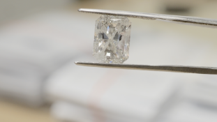 Radiant Cut 4.57 Carat ( Natural Diamond ) H Colour SI2 Clarity