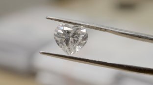 Heart Cut 3.13 Carat ( Natural Diamond ) H Colour SI2 Clarity