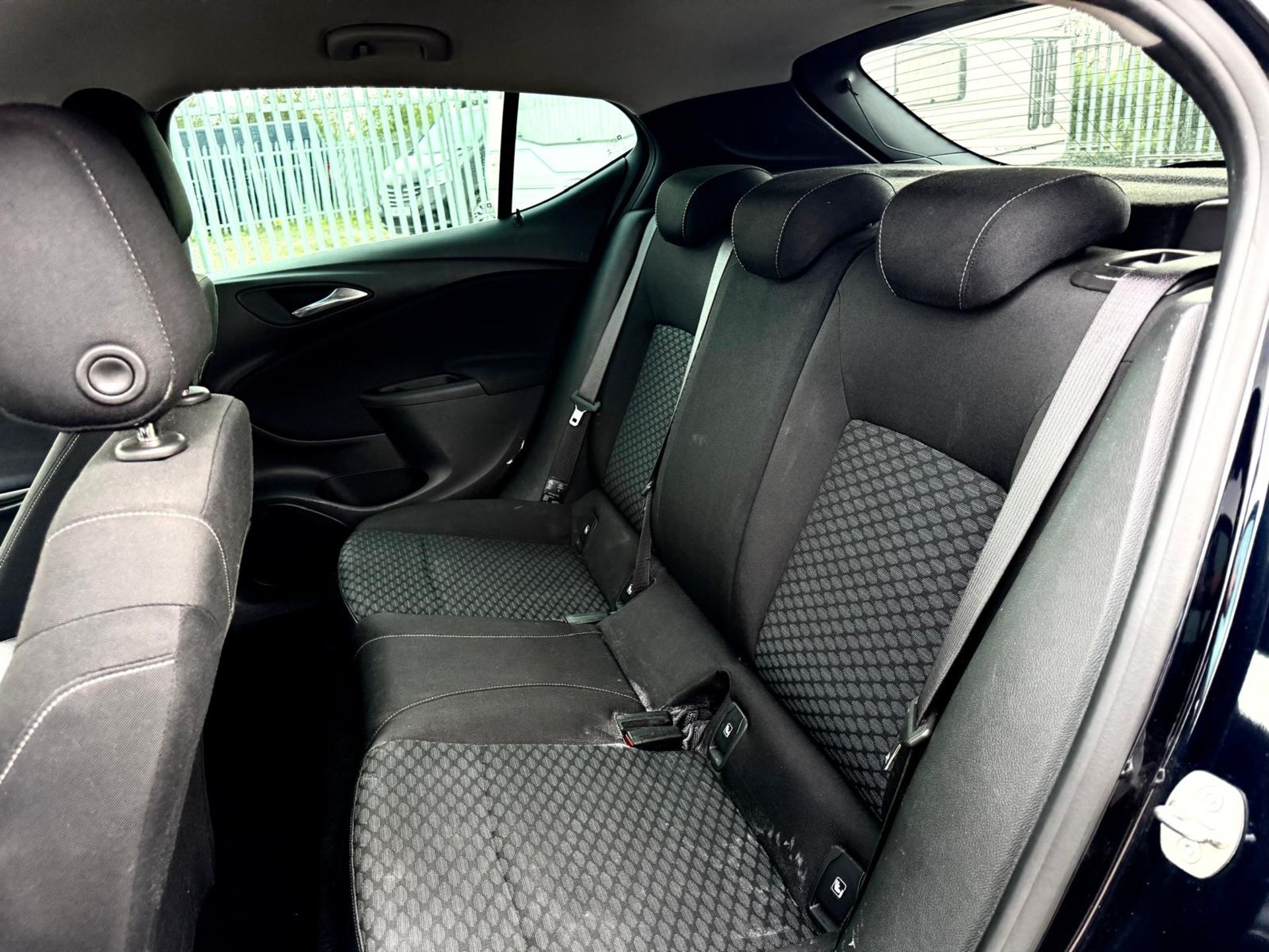 Vauxhall Astra 1.6 CDTI 16v 136 Tech Line Hatchback 2019 '19 Reg' Sat Nav - A/C - ULEZ Complaint - Image 15 of 19