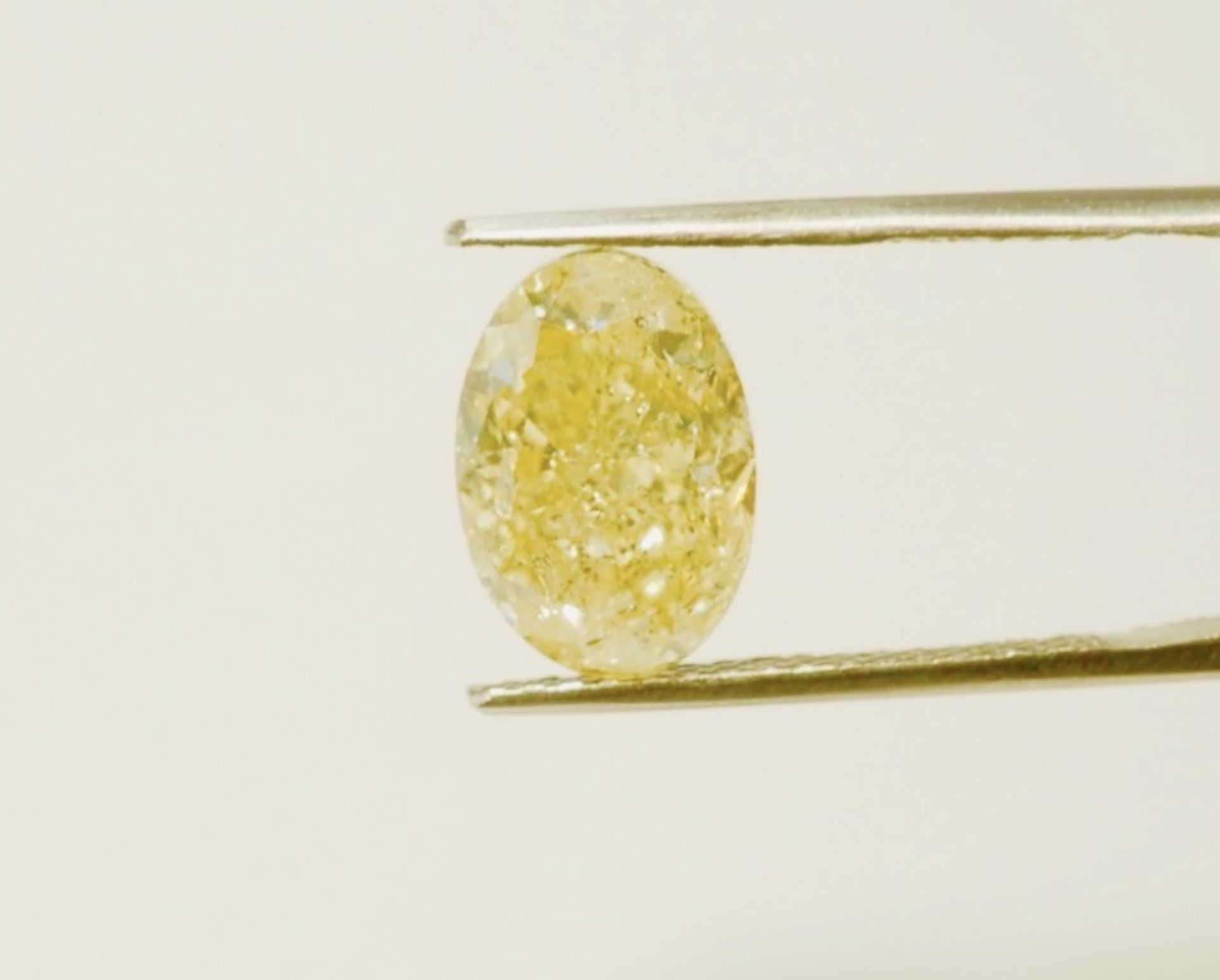 ** ON SALE **Oval Cut ( Natural Diamond ) 5.20 Carat Fancy Yellow Colour I3 Clarity Polish - Image 3 of 6