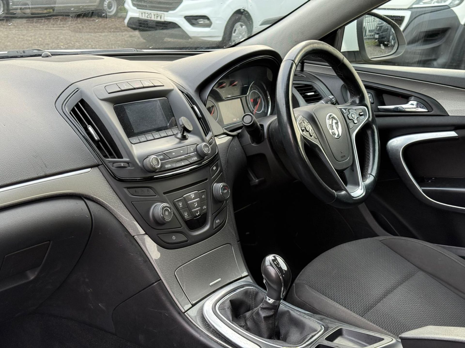 Vauxhall Insignia 2.0 CDTI E/F 140 DESIGN Hatchback 2015 - A/C - Only 77,849 Miles - Image 16 of 19